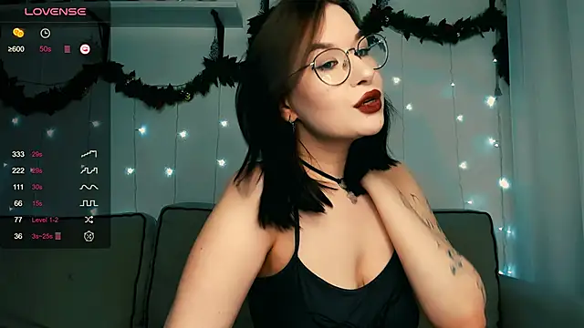 MyNameIsLilith online show from 12/21/25, 04:03