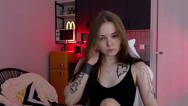 doll lol  online show from 11/30/25, 06:19