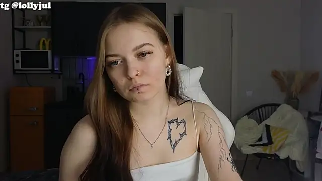 doll lol  online show from 10/13/25, 03:13