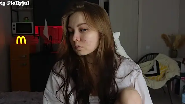 doll lol  online show from 10/22/25, 05:45