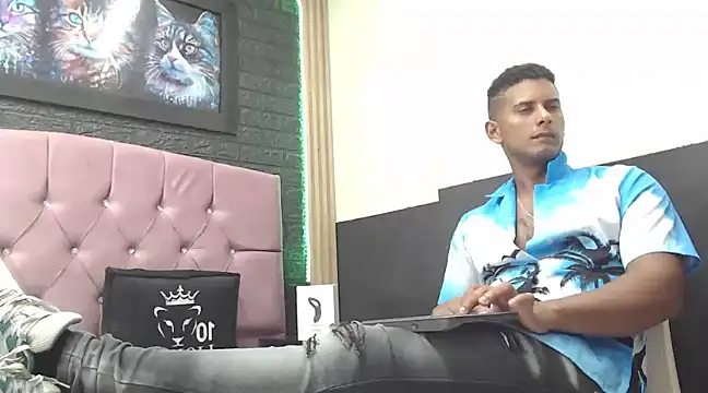 Snapshot of Chris_Dick23 chatting on 03/02/25, 06:37 Chris Dick23 online show from 03/02/25, 06:37