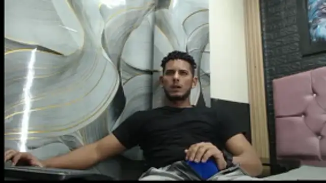 Snapshot of Chris_Dick23 chatting on 11/05/25, 07:00 Chris Dick23 online show from 11/05/25, 07:00