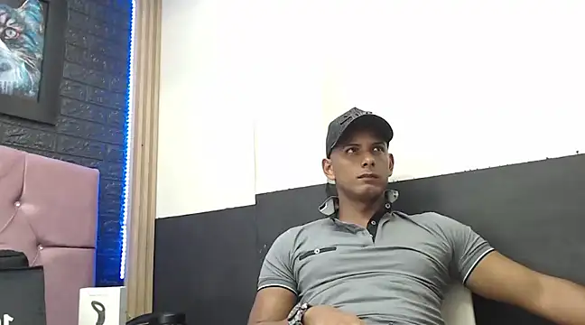 Snapshot of Chris_Dick23 chatting on 03/11/25, 03:47 Chris Dick23 online show from 03/11/25, 03:47