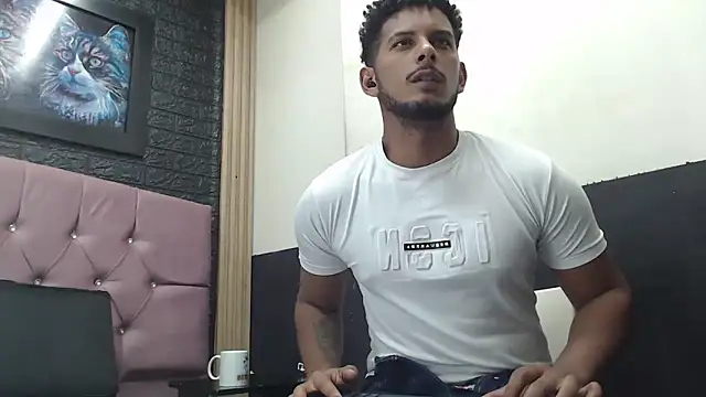 Snapshot of Chris_Dick23 chatting on 10/23/25, 04:33 Chris Dick23 online show from 10/23/25, 04:33