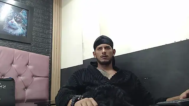 Snapshot of Chris_Dick23 chatting on 10/21/25, 04:01 Chris Dick23 online show from 10/21/25, 04:01