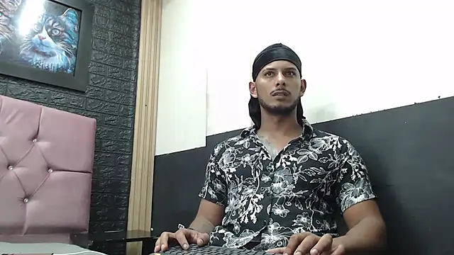 Snapshot of Chris_Dick23 chatting on 10/17/25, 04:38 Chris Dick23 online show from 10/17/25, 04:38