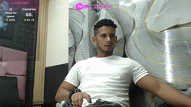 Snapshot of Chris_Dick23 chatting on 10/31/25, 05:26 Chris Dick23 online show from 10/31/25, 05:26