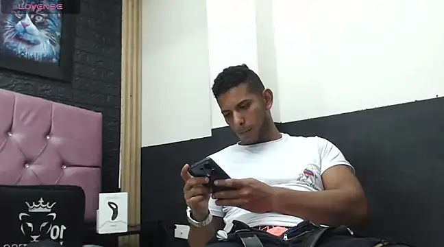 Snapshot of Chris_Dick23 chatting on 03/07/25, 03:29 Chris Dick23 online show from 03/07/25, 03:29