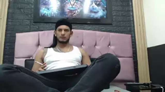 Snapshot of Chris_Dick23 chatting on 11/12/25, 05:33 Chris Dick23 online show from 11/12/25, 05:33