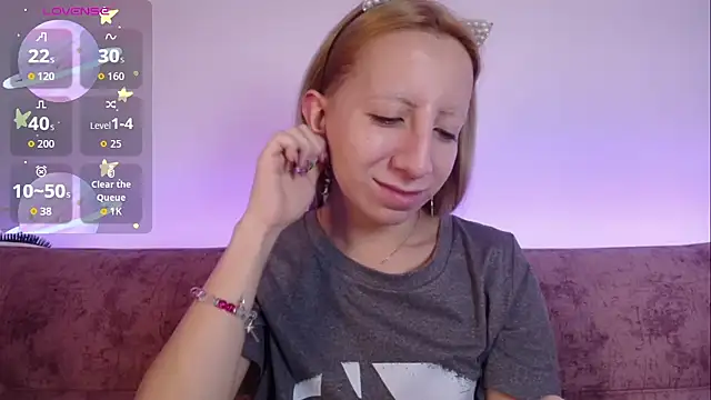 Miiaa doll online show from 10/31/25, 11:51