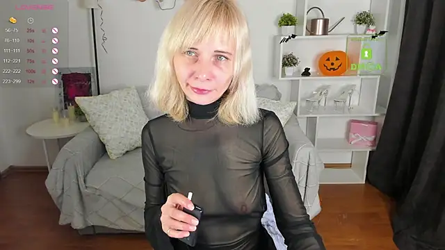 ElzaGlower online show from 10/31/25, 01:57