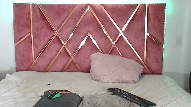 kattysanz1 online show from 09/21/25, 11:04