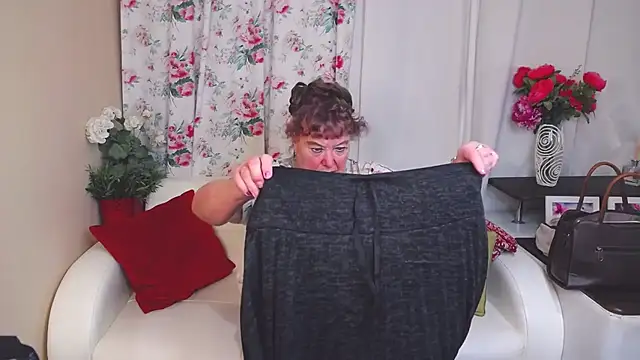 YourHotGranny online show from 02/28/25, 06:31