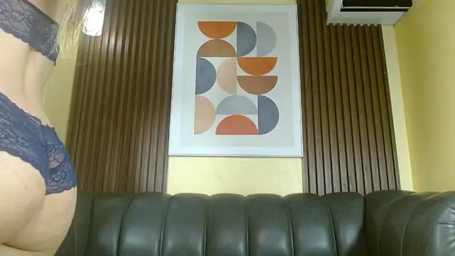 Nicole Ramires online show from 11/06/25, 04:33