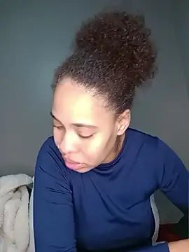 Snapshot of Su_Duarte_1 chatting on 06/16/26, 02:33 Su Duarte 1 online show from 06/16/26, 02:33