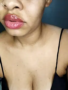Snapshot of Su_Duarte_1 chatting on 02/26/25, 12:20 Su Duarte 1 online show from 02/26/25, 12:20