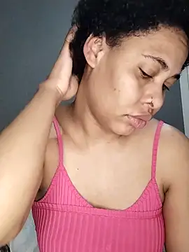 Snapshot of Su_Duarte_1 chatting on 09/18/25, 02:36 Su Duarte 1 online show from 09/18/25, 02:36