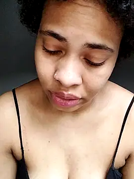 Snapshot of Su_Duarte_1 chatting on 10/17/25, 05:37 Su Duarte 1 online show from 10/17/25, 05:37