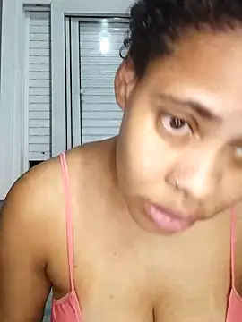 Snapshot of Su_Duarte_1 chatting on 03/19/25, 01:43 Su Duarte 1 online show from 03/19/25, 01:43