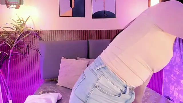 NicolleeEvanss online show from 09/26/25, 12:45