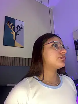 Snapshot of NicolleeEvanss chatting on 06/17/26, 10:36 NicolleeEvanss online show from 06/17/26, 10:36