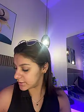 Snapshot of NicolleeEvanss chatting on 07/08/26, 11:00 NicolleeEvanss online show from 07/08/26, 11:00