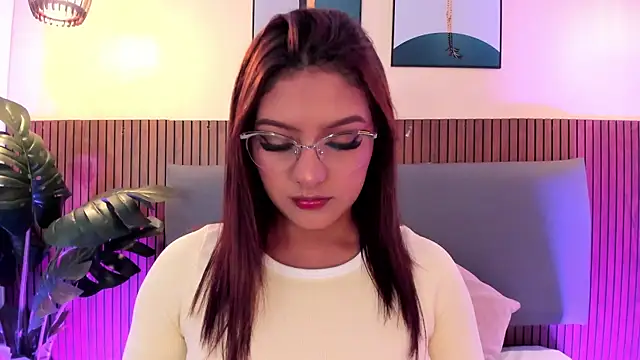 NicolleeEvanss online show from 05/18/26, 11:04