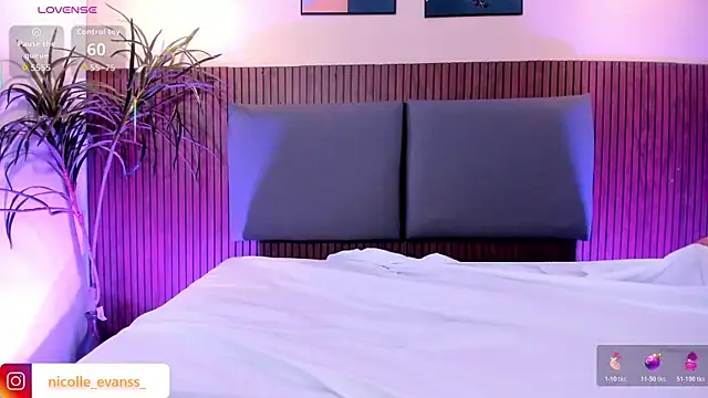 NicolleeEvanss online show from 02/12/26, 12:49