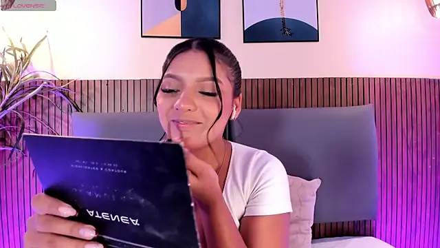 NicolleeEvanss online show from 10/11/25, 12:28