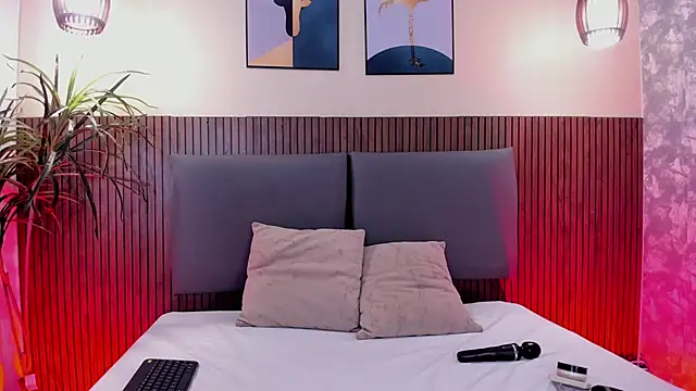 NicolleeEvanss online show from 11/15/25, 12:31