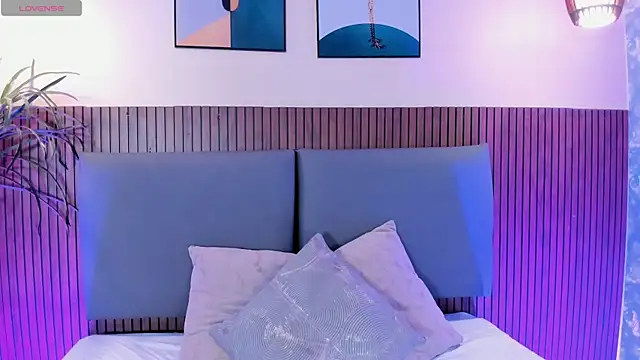 NicolleeEvanss online show from 11/05/25, 12:30