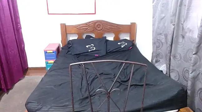 LadyMilk003 online show from 02/05/25, 06:37