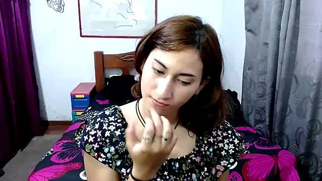 LadyMilk003 online show from 09/19/25, 03:27