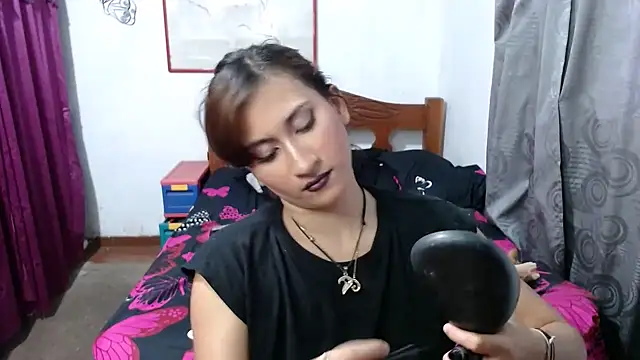 LadyMilk003 online show from 01/17/25, 07:38