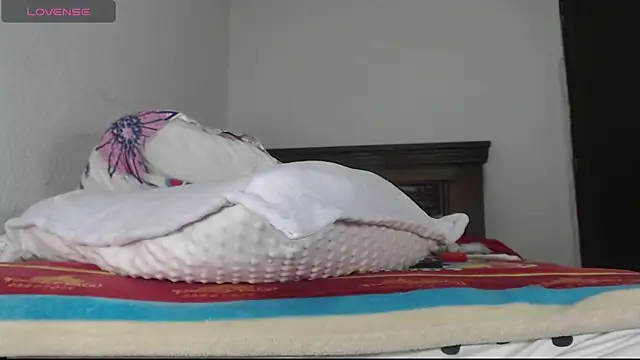 Karentatiana  online show from 06/04/26, 12:15