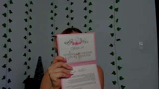 Miaa Garcia online show from 12/20/25, 10:01