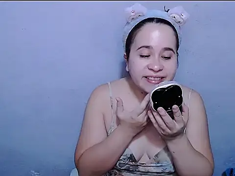Snapshot of SubLayla01 chatting on 05/18/26, 05:51 SubLayla01 online show from 05/18/26, 05:51