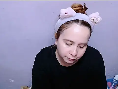 Snapshot of SubLayla01 chatting on 05/12/26, 06:25 SubLayla01 online show from 05/12/26, 06:25