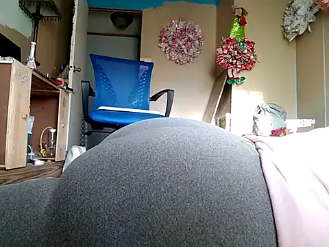 Snapshot of missthickness35_Pika chatting on 09/18/25, 01:25 missthickness35 Pika online show from 09/18/25, 01:25