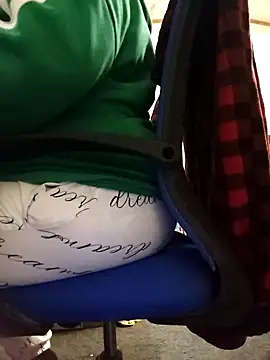 Snapshot of missthickness35_Pika chatting on 01/28/25, 01:49 missthickness35 Pika online show from 01/28/25, 01:49