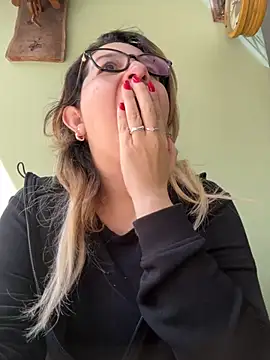 amooraaamoon online show from 10/23/25, 12:15