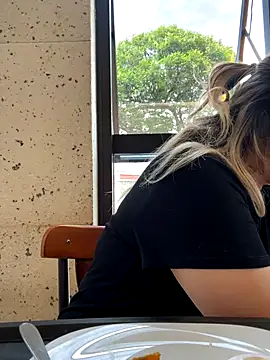 amooraaamoon online show from 10/28/25, 12:15