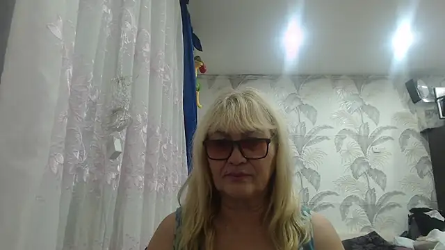 CamDiva113 online show from 10/31/25, 12:18