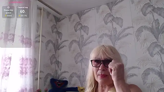 CamDiva113 online show from 05/26/26, 12:47