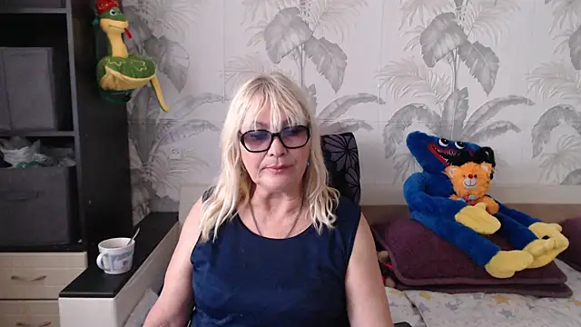 CamDiva113 online show from 03/20/25, 08:42