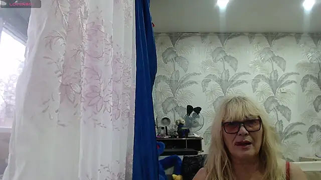 CamDiva113 online show from 11/14/25, 09:02