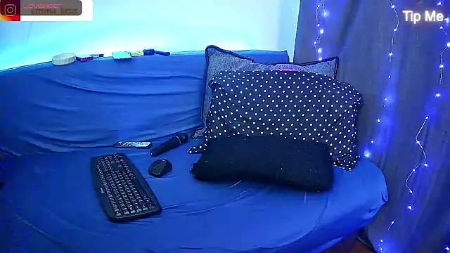 EmmaKrosss online show from 04/19/26, 07:20