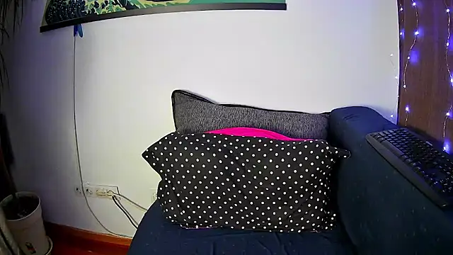 EmmaKrosss online show from 01/07/25, 10:55