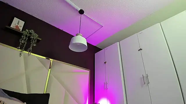 April bowie online show from 11/11/25, 11:16