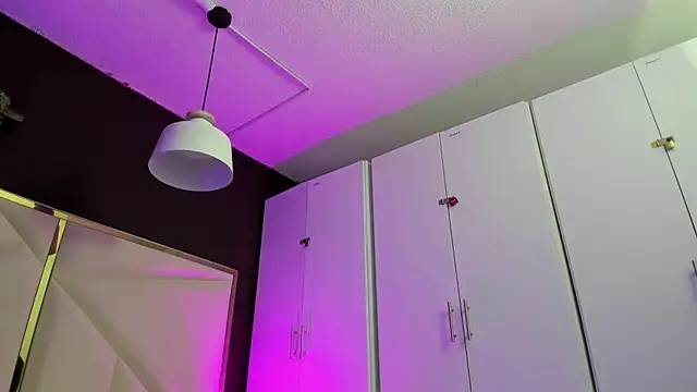 April bowie online show from 11/21/25, 11:31